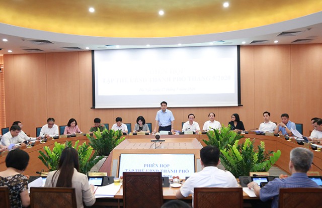 Phó Chủ tịch Phùng Thị Hồng Hà dự họp UBND Thành phố về một số nội dung quan trọng trình kỳ họp giữa năm của HĐND thành phố